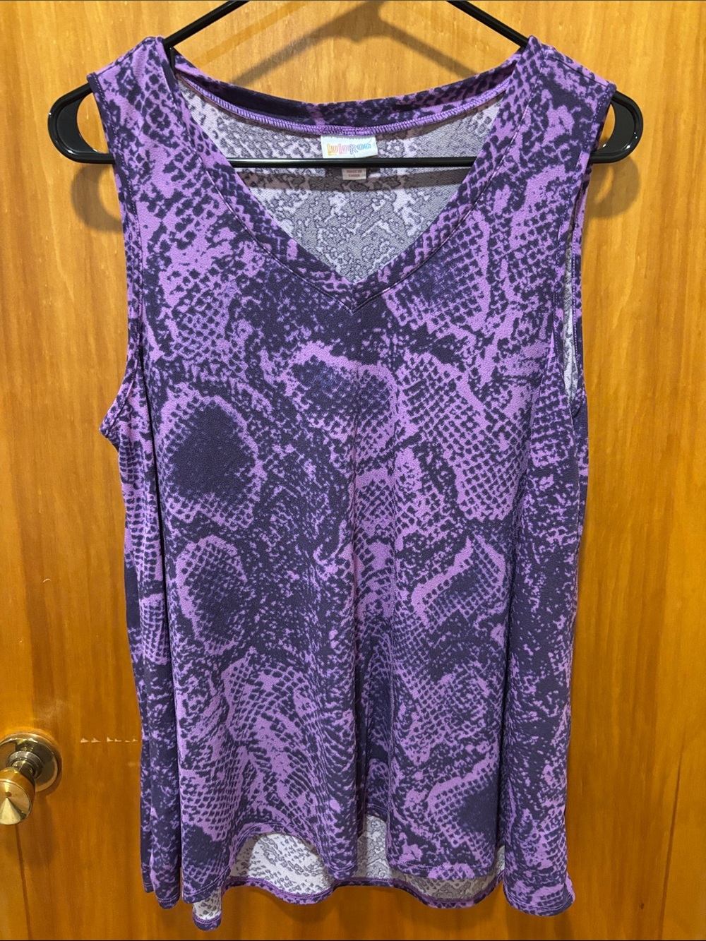 💙 3 FOR $22 LuLaRoe Purple Snake-Print V-Neck Tank